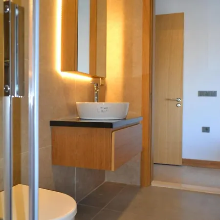 Ayayorgi Sueper Lueks Havuzlu Çeşme