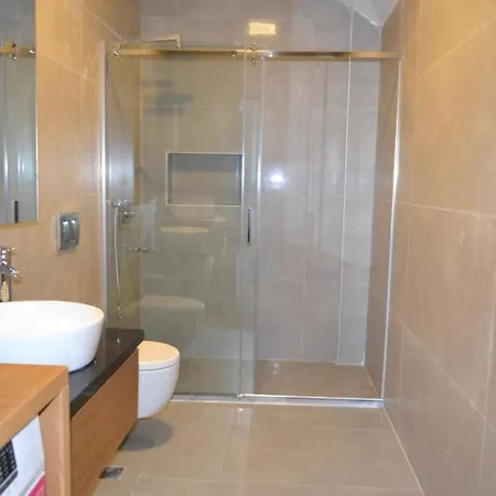 Ayayorgi Sueper Lueks Havuzlu Willa *