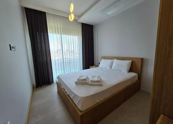 Ayayorgi Sueper Lueks Havuzlu * Çeşme