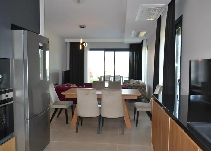 Ayayorgi Sueper Lueks Havuzlu *